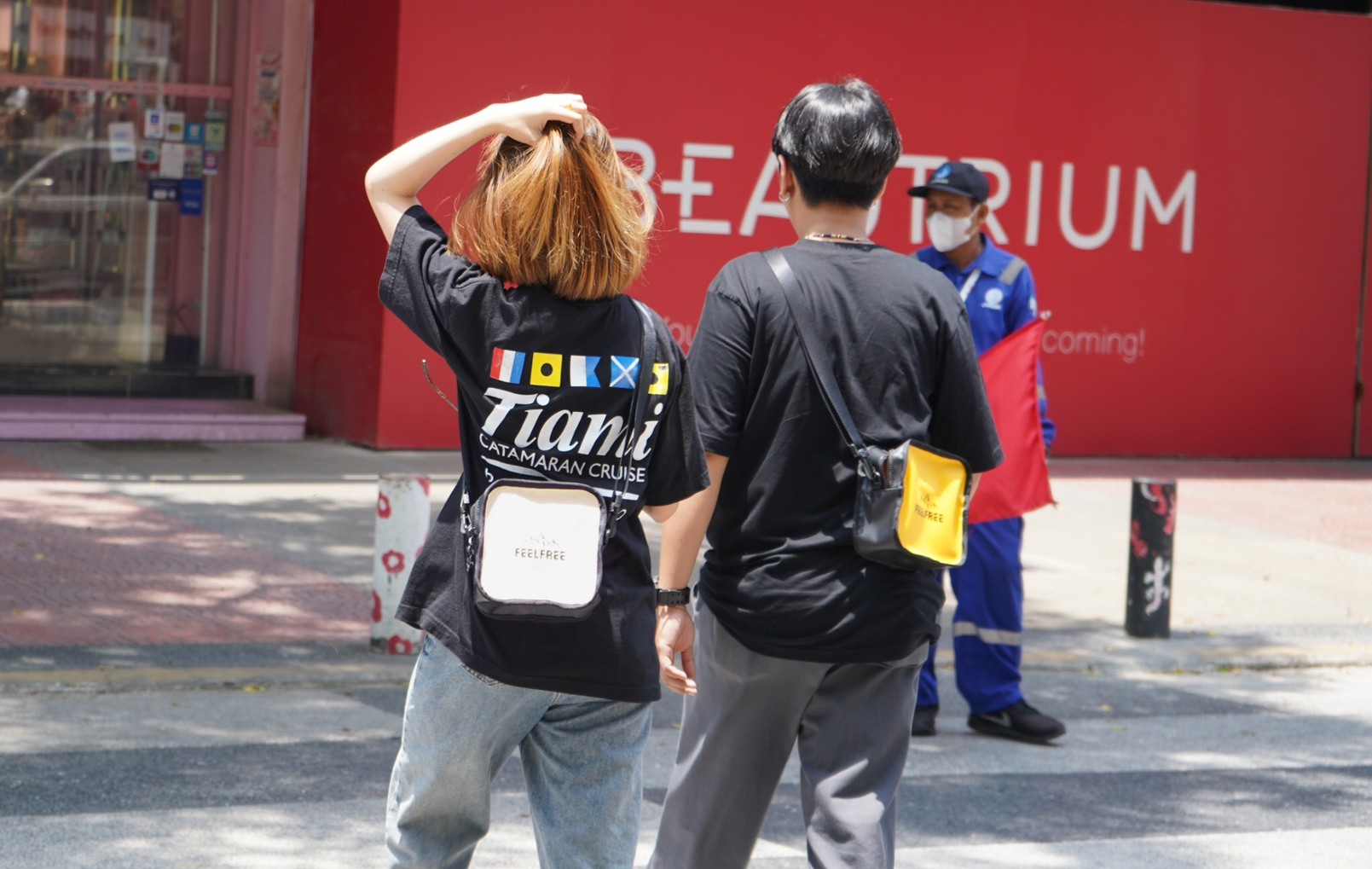 กระเป๋าสะพายข้าง FEELFREE รุ่น QQ สีขาว_3